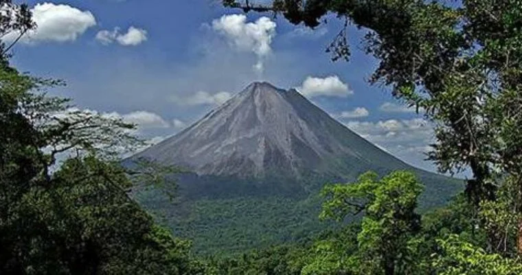 Descubre el majestuoso Volcán Arenal en Costa Rica